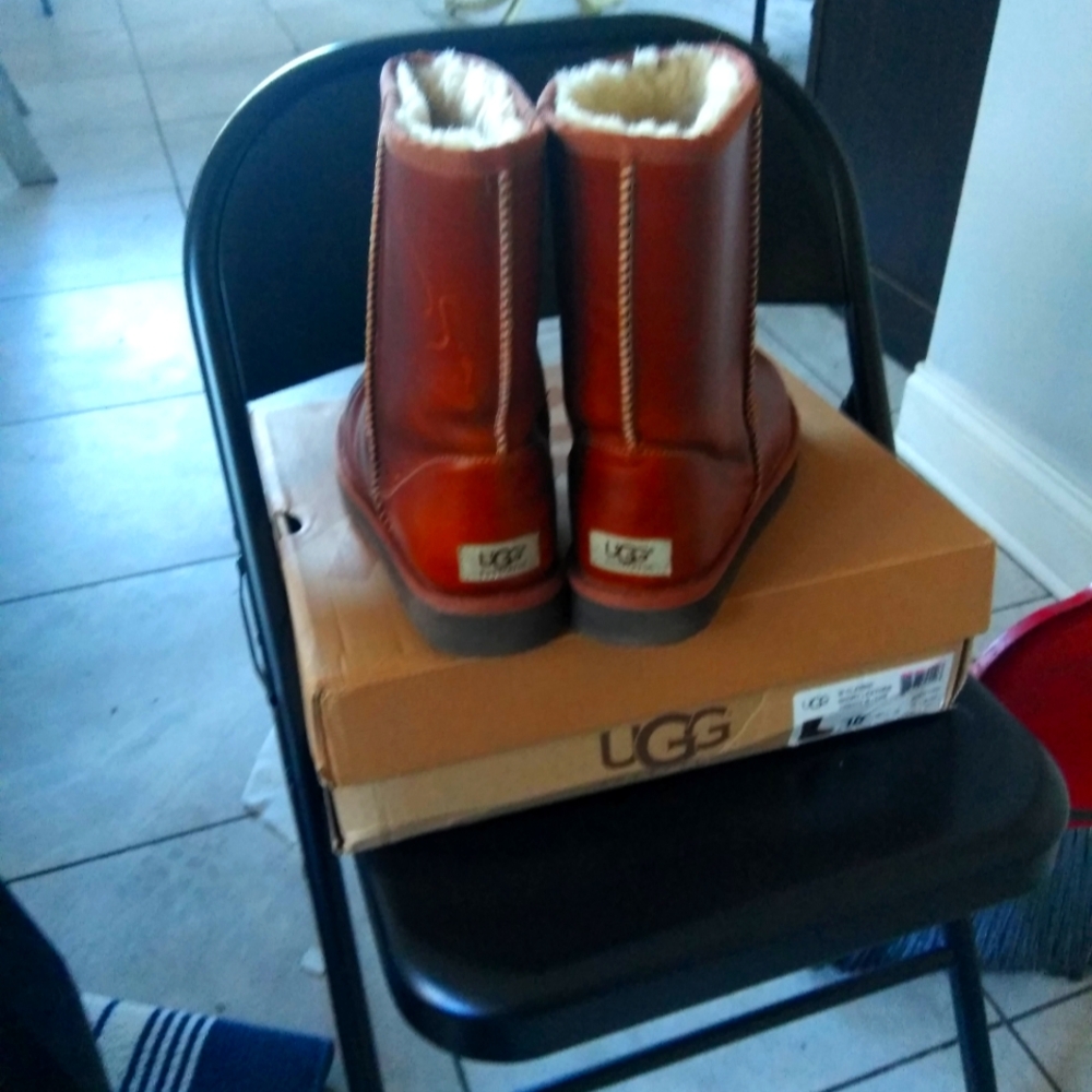 UGG Classic Short Leather W/Che